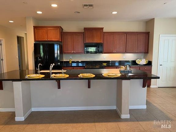 4th image of 412 Saddle Rock Lane
