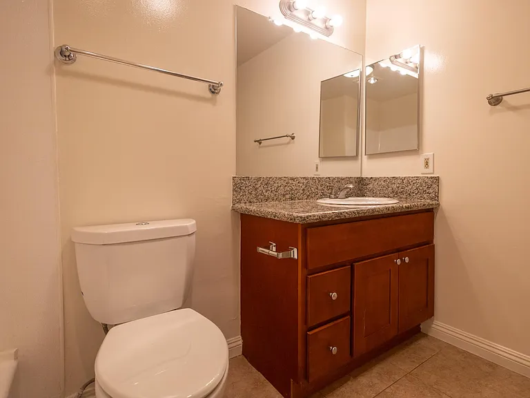 Blaine Garden Apartment Homes — Photo 16