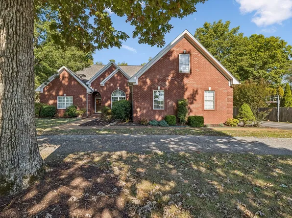 1607 Ellington Dr, Lafayette, TN 37083