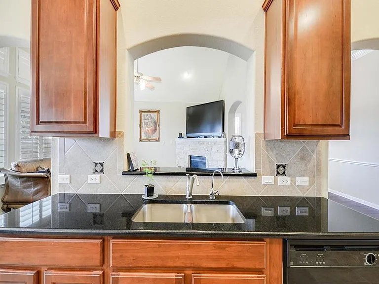 2209 Settlers Park Loop — Photo 9