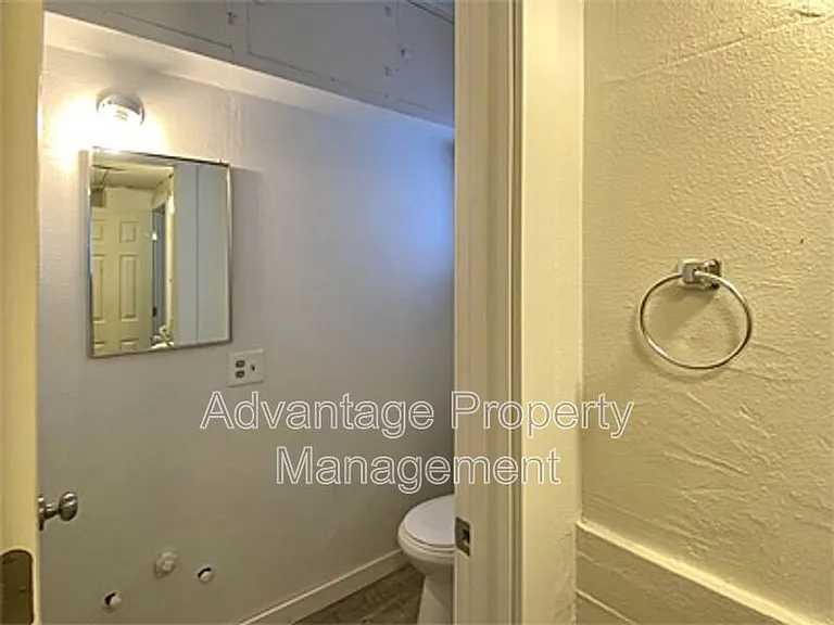240 NW 9th St #1 — Photo 14