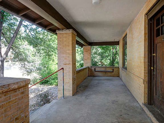 3004 Broadway Street Porch