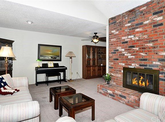 Living Room connects to Family Room.