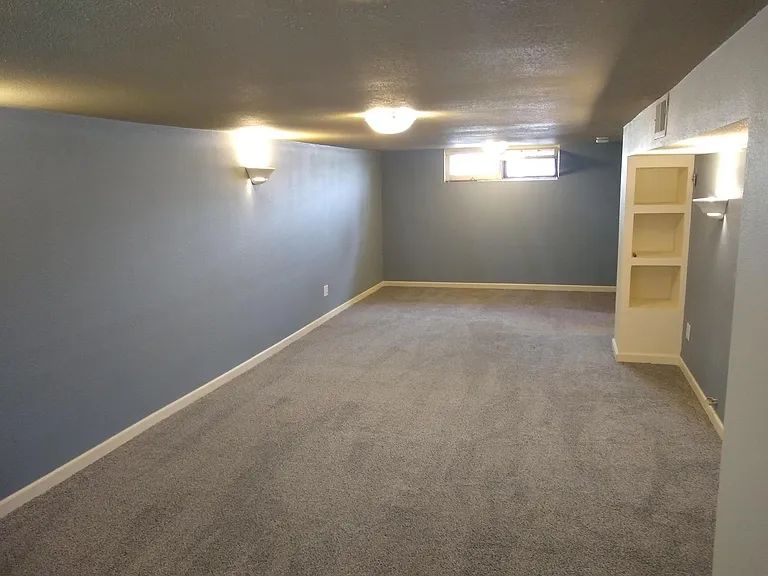 1311 Longs Peak Ave — Photo 8