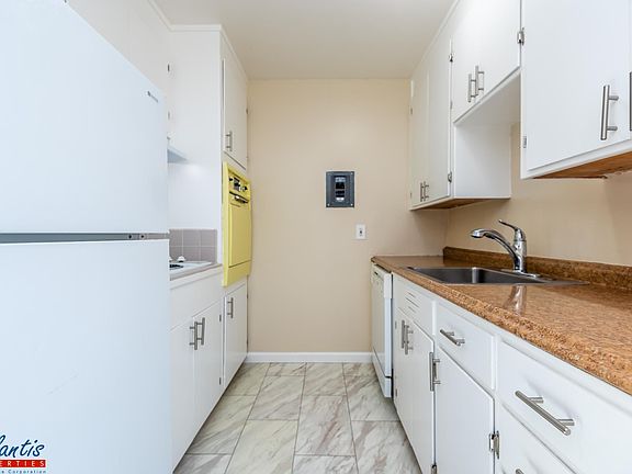 4th image of 167 Towne Ter APT 1