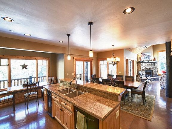 4th image of 155 Painted Rock Ct