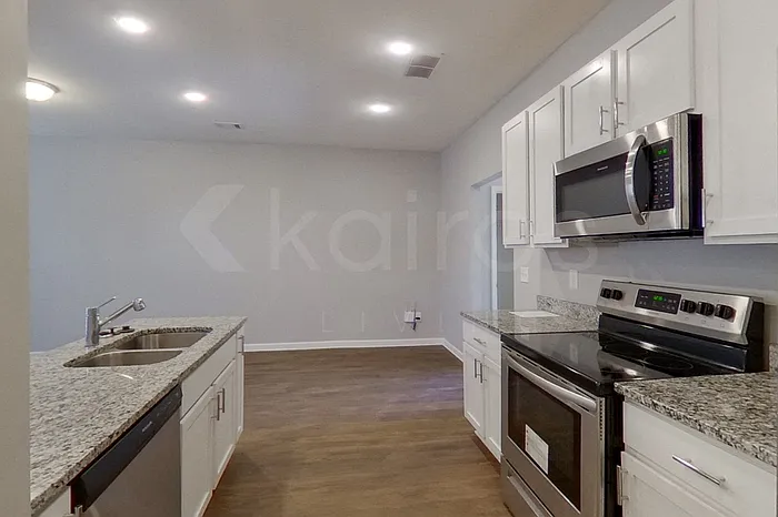 232 Long Island Dr — Photo 3