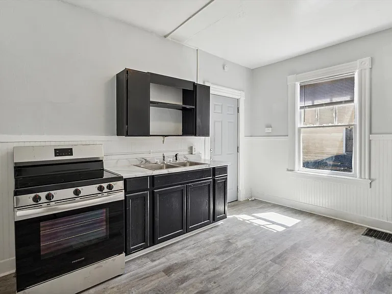 725 W Walnut St #725 — Photo 6