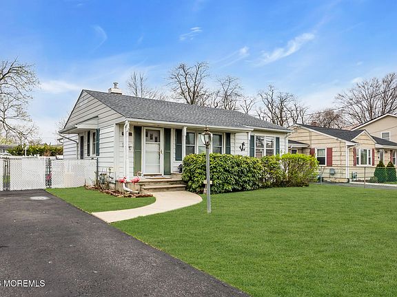 2nd image of 9 Robertsville Road
