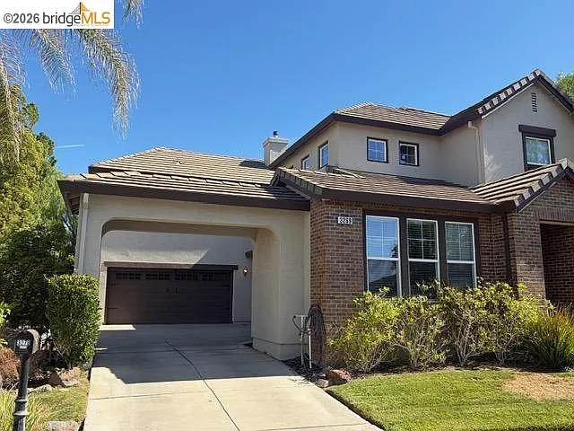 4 bed, 2.5 bath, 2935 sqft, $3,995 — Photo 2