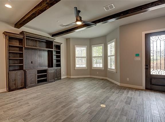 5th image of 404 Crockett Cir
