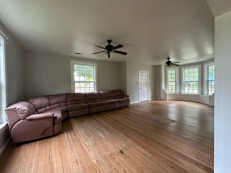 410 Avenue 1 NE — Photo 13