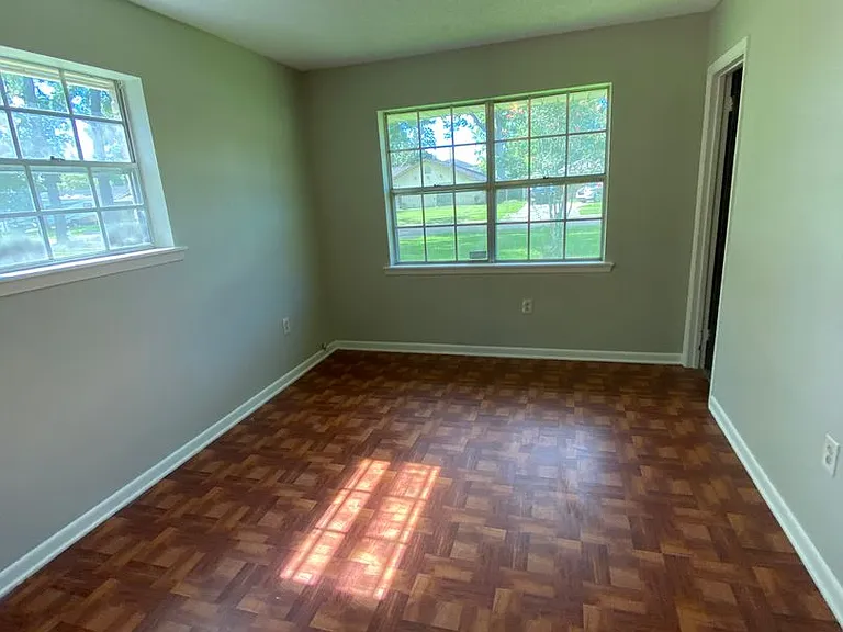 1006 E Hazel St — Photo 5
