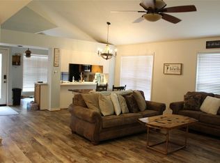 6117 Fox Ridge Dr, Angleton, TX 77515