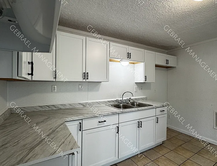1097 E Schumacher St — Photo 2