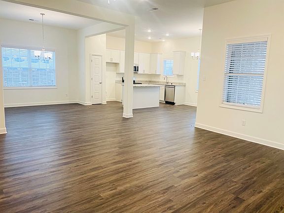 3rd image of 125 Primrose Dr