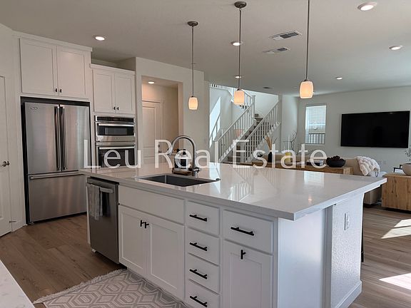 4th image of 4020 Barbary Way