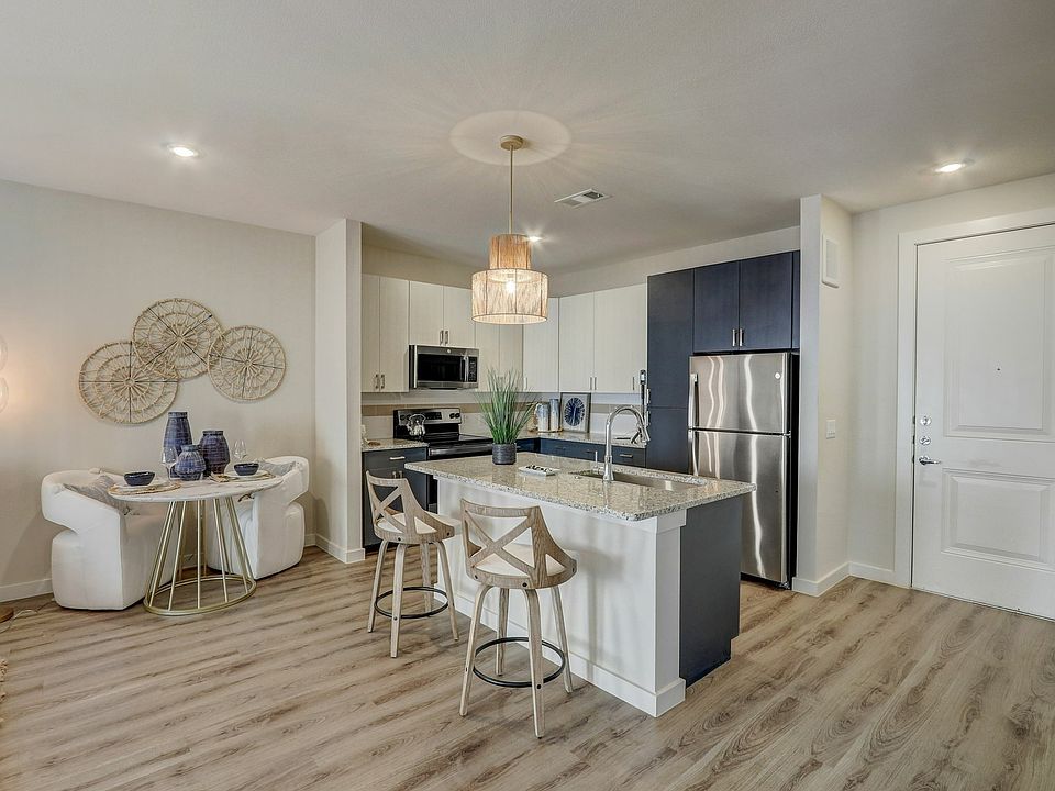 6-web-or-mls-Central Pine St-006