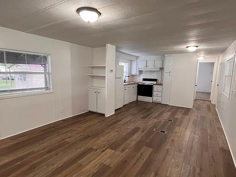 252 S Williams St — Photo 10