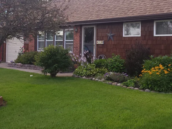 43 Riverdale Dr, Grand Island, NY 14072