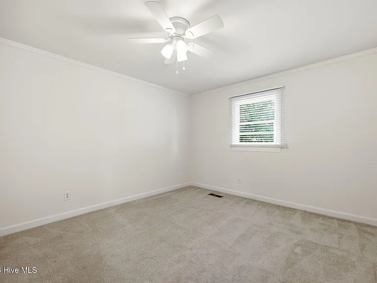 574 Simpson St — Photo 16