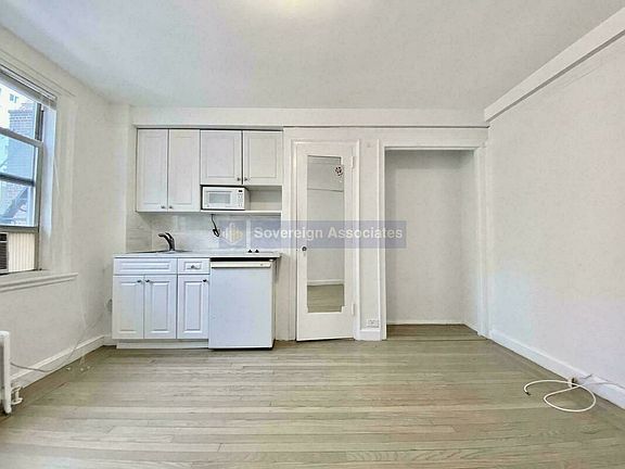 2nd image of 321 E 43rd St #1007L