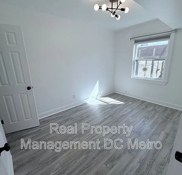 1447 Holbrook St NE — Photo 13