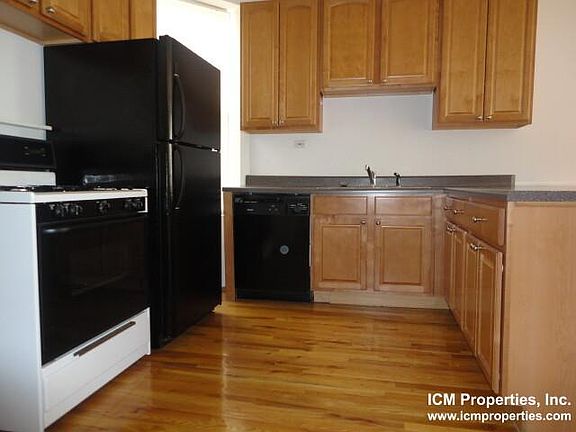 4th image of 2450 N Southport Ave #203R