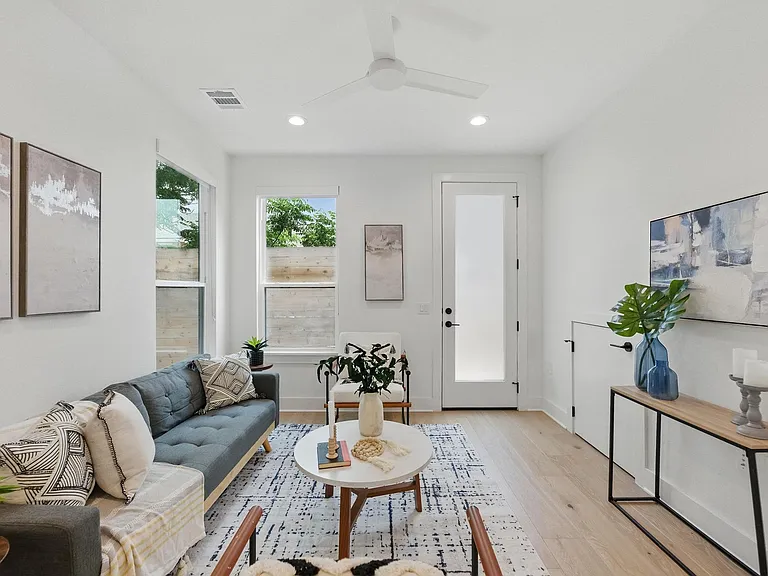 2105 Sl Davis Ave #2 — Photo 4