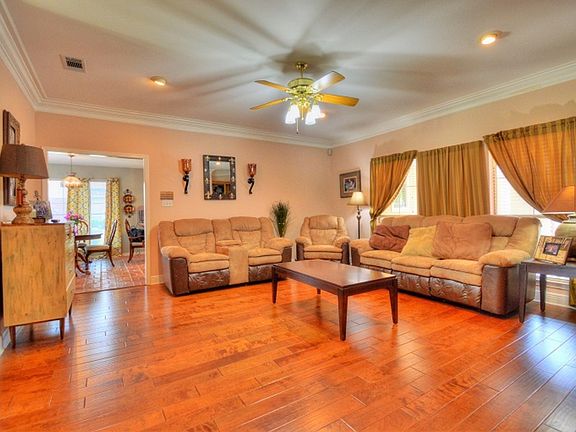 3rd image of 7490 Pecan Grove Dr