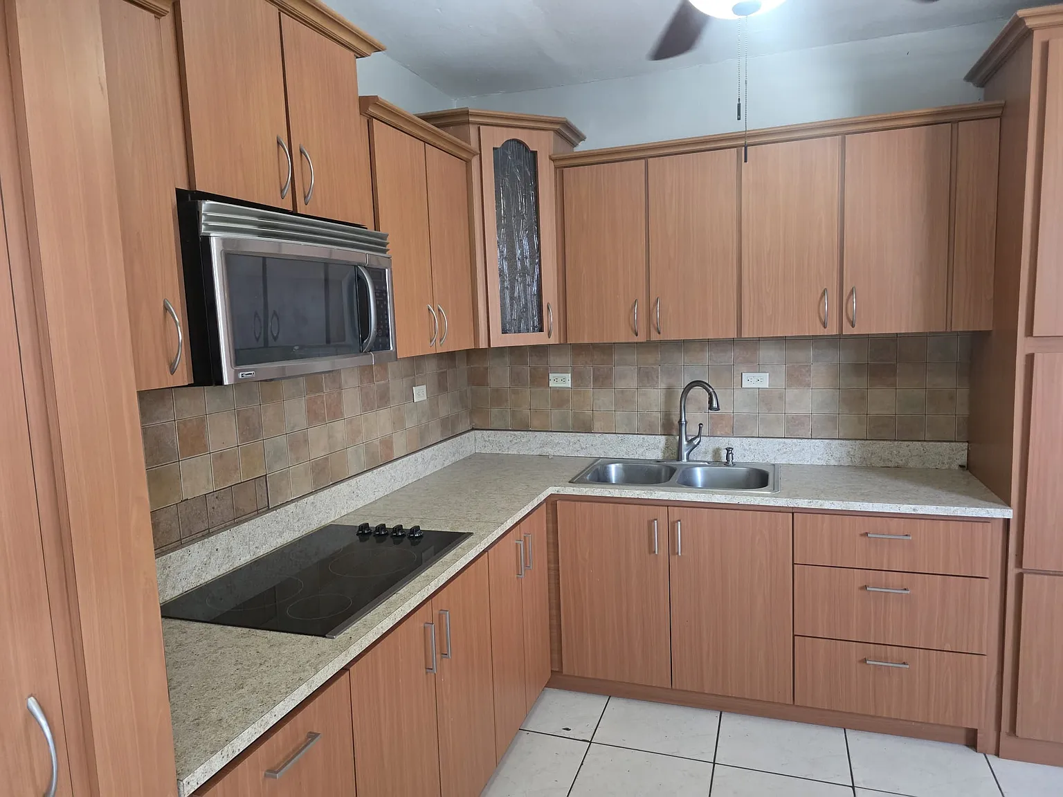 5 bed, $2,600 — Photo 2
