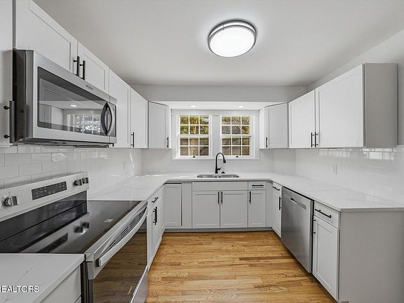5th image of 5707 Woodburn Dr