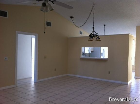 4th image of 924 Jamestown Dr #0