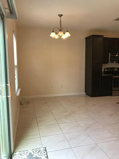 2 bed, 2.5 bath, 1333 sqft, $1,700 — Photo 3