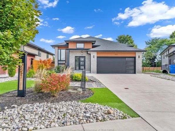 257 Robinson Ave, Essex, ON N8M 0A8