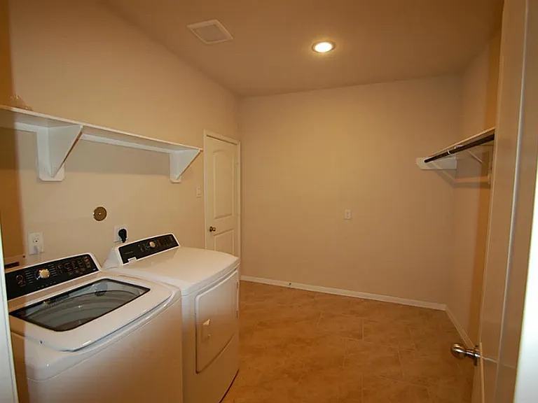 22943 Banff Brook Way — Photo 20