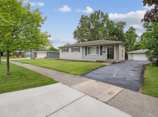 29919 S Stockton Dr, Farmington Hills, MI 48336