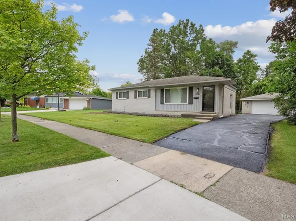 29919 S Stockton Dr, Farmington Hills, MI 48336