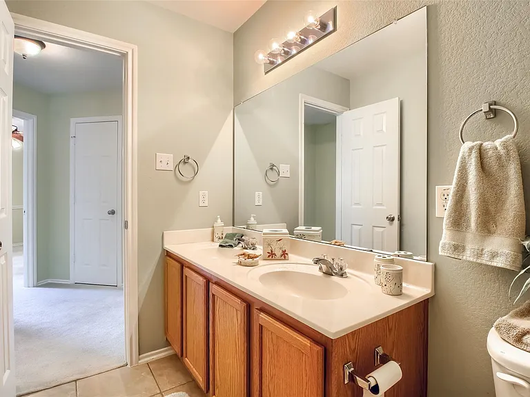 18720 Royal Pointe Dr — Photo 25
