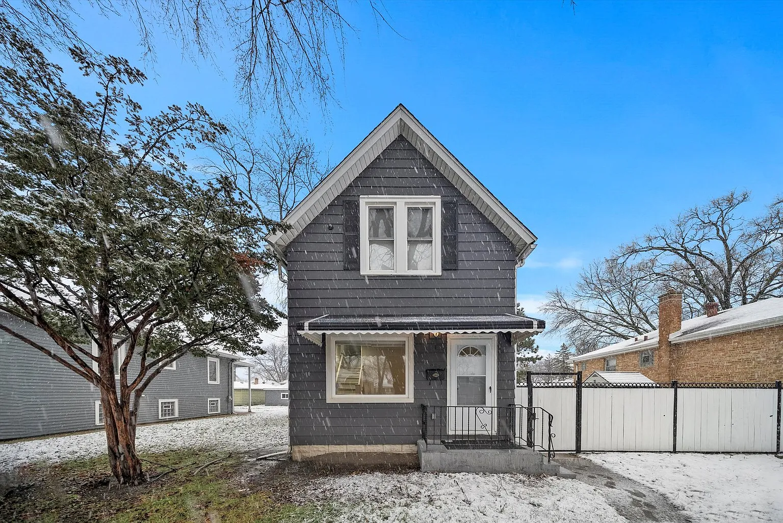 623 Morris Ave photo 1