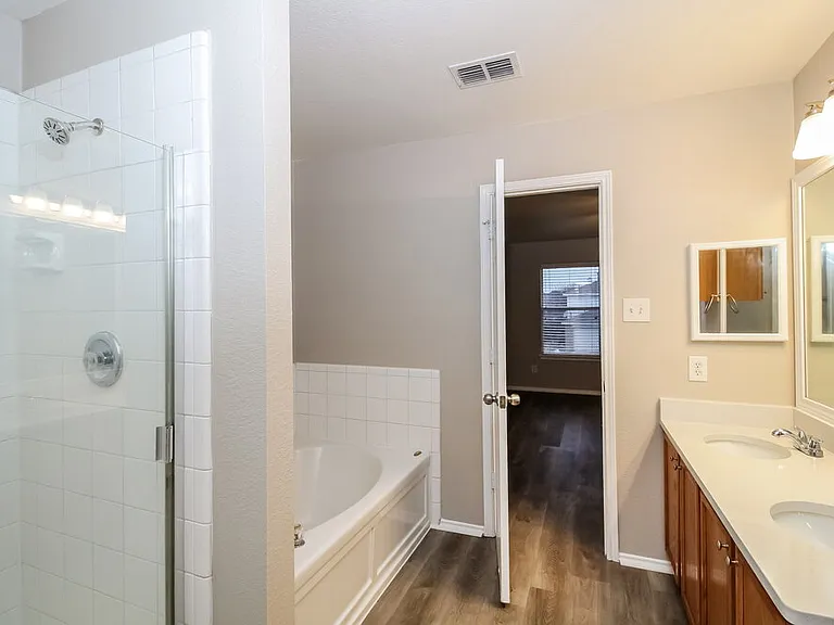 2200 Southway — Photo 12