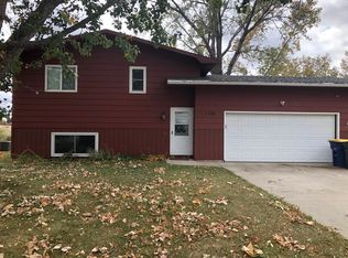 1105 9th St SW, Jamestown, ND 58401