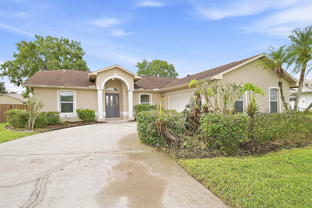 3 bed, 2.0 bath, 1558 sqft, $2,245 — Photo 1