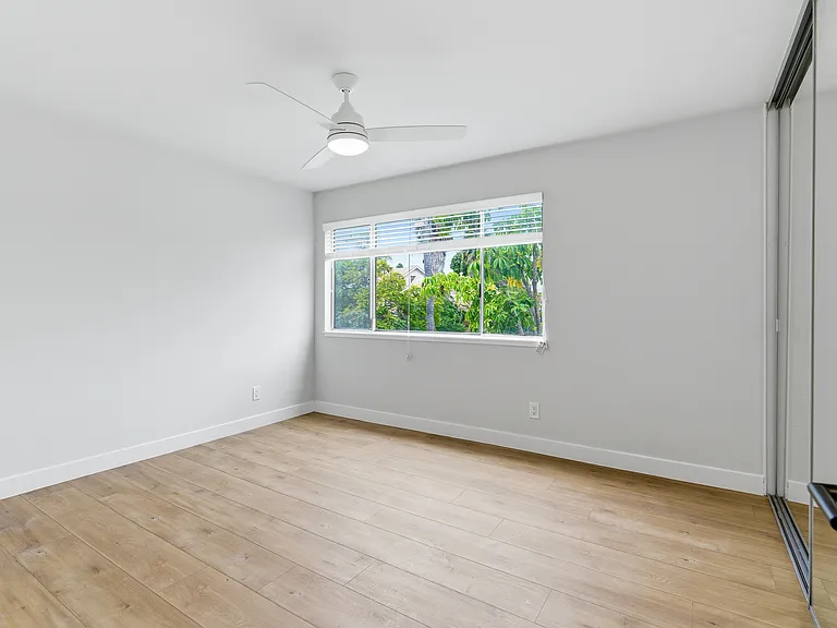 1922 S Hobart Blvd #9 — Photo 19