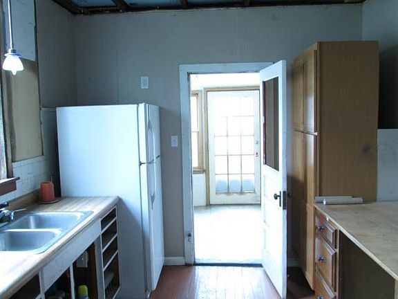 3rd image of 527 S Denver Ave