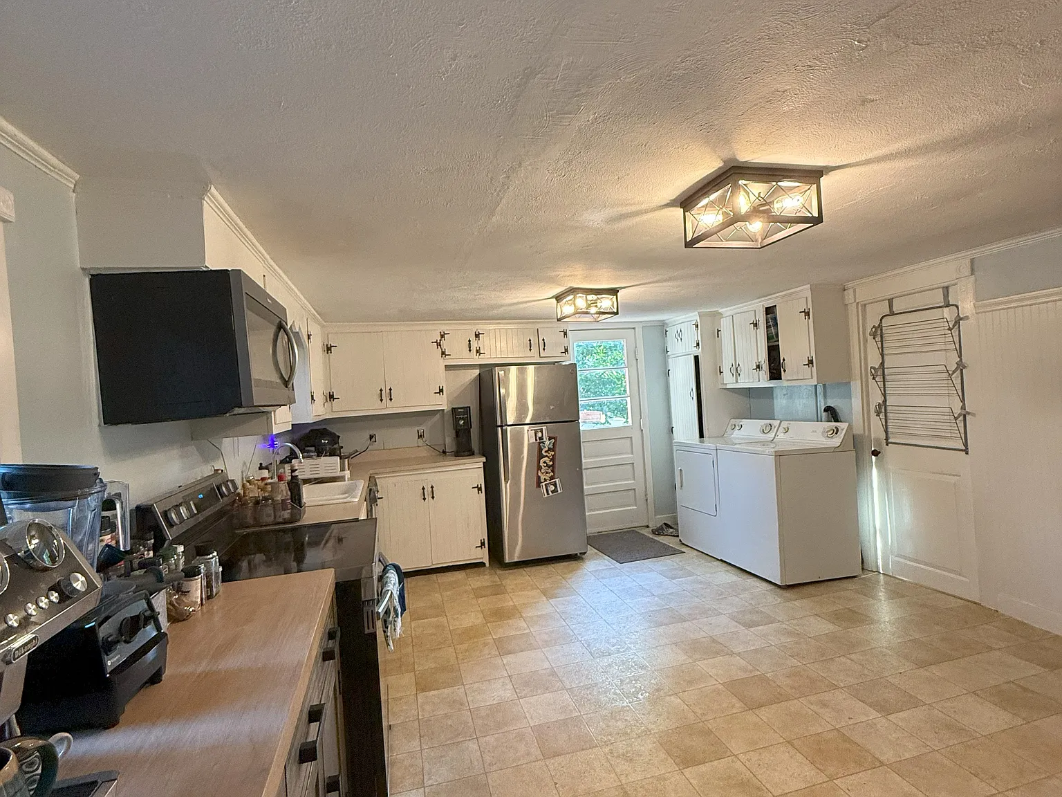 3 bed, 1150 sqft, $2,400 — Photo 2