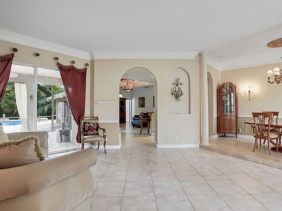 5th image of 13256 Temple Blvd