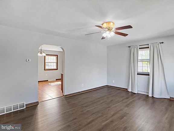 5th image of 407 Caroline St