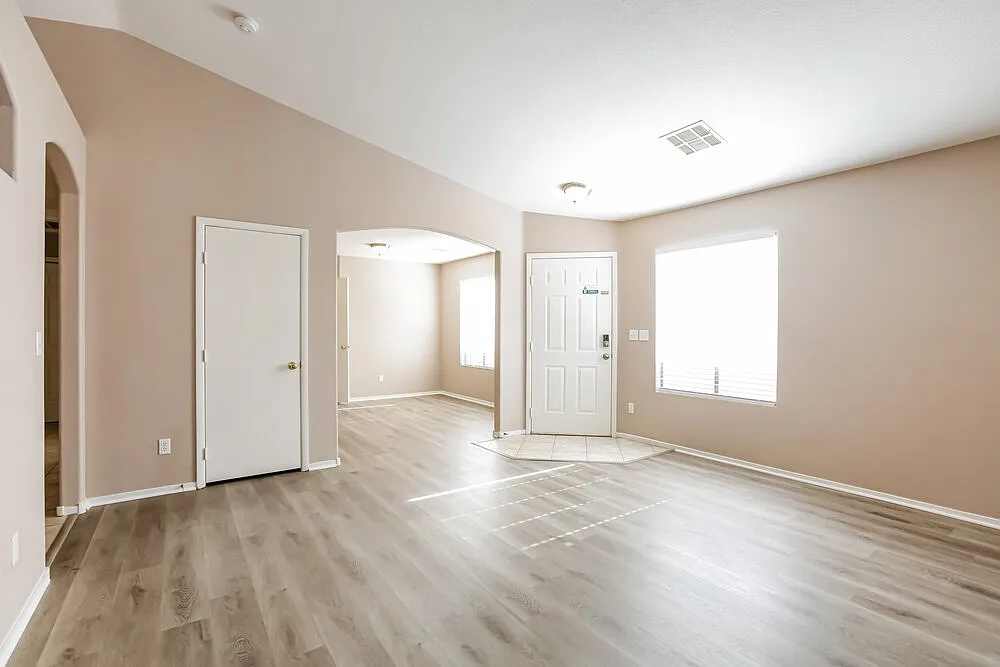 3 bed, 2.0 bath, 1409 sqft, $2,315 — Photo 3
