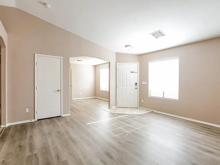 10205 Barrel Ridge St — Photo 3